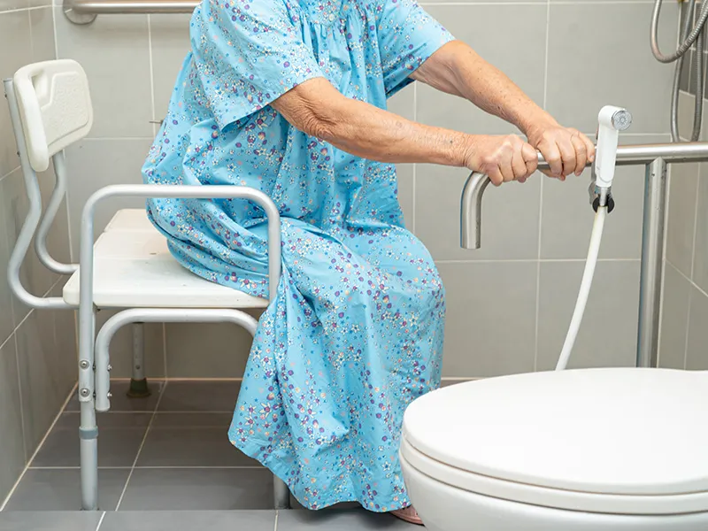 So machen Sie Ihr Badezimmer altersgerecht, barrierefrei & sicher